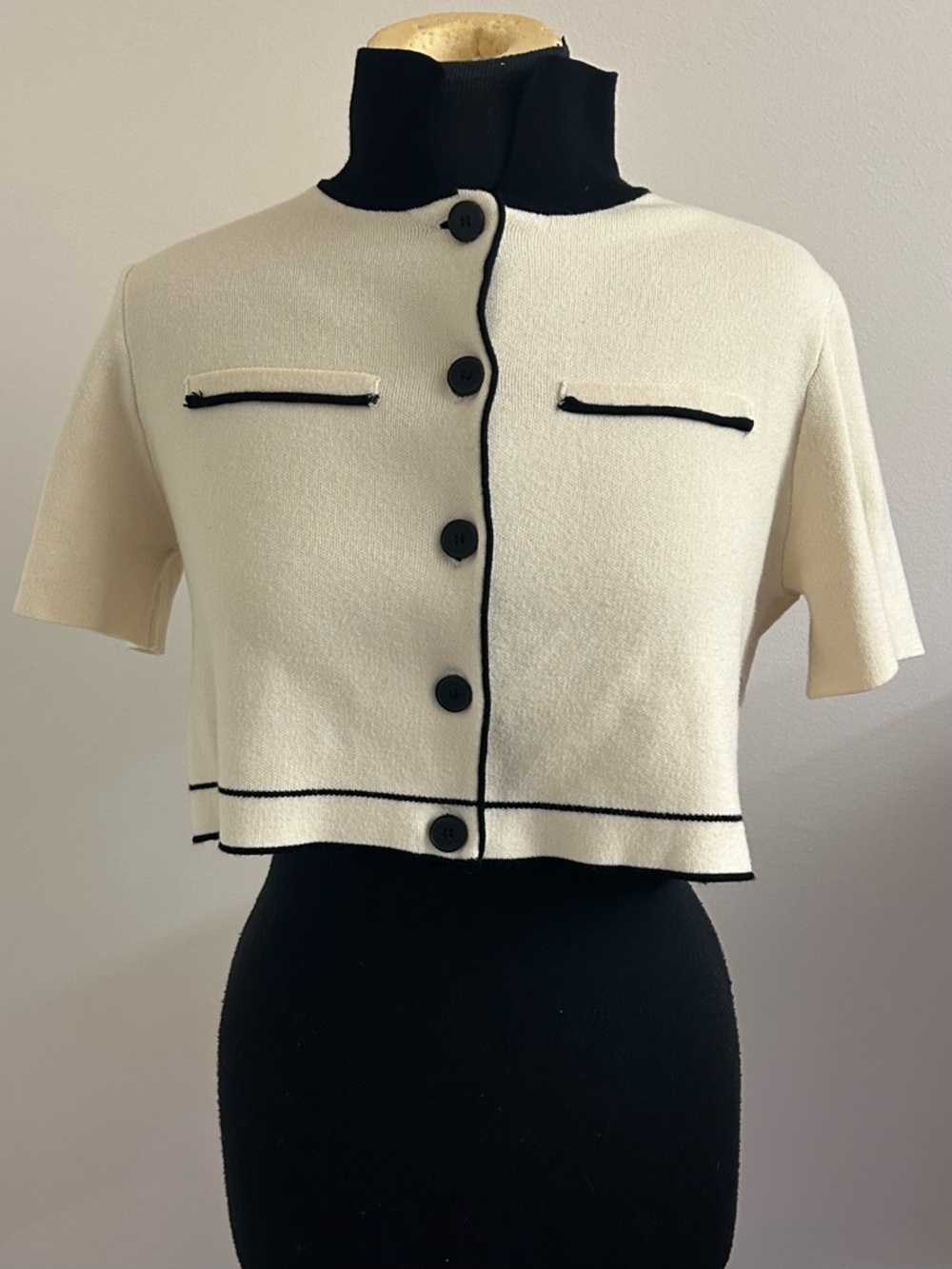 Oak & Fort Cropped Short Sleeved Cream Cardigan with Black Trim  Size S - Picture 3 of 15